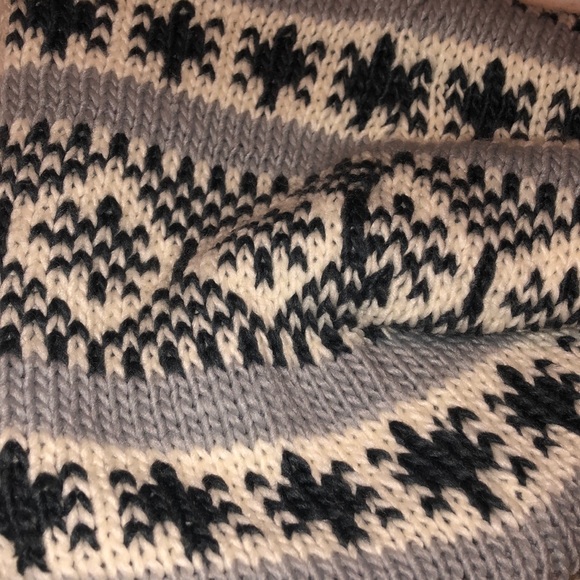 SCARF - Picture 2 of 3